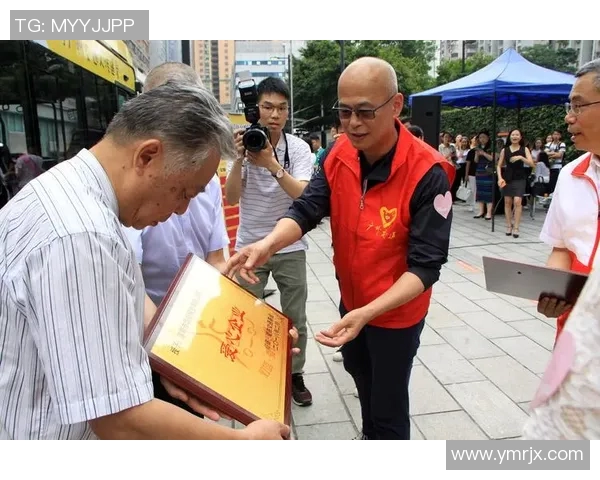 足球明星积极捐款支持四川灾后重建展现社会责任感与爱心